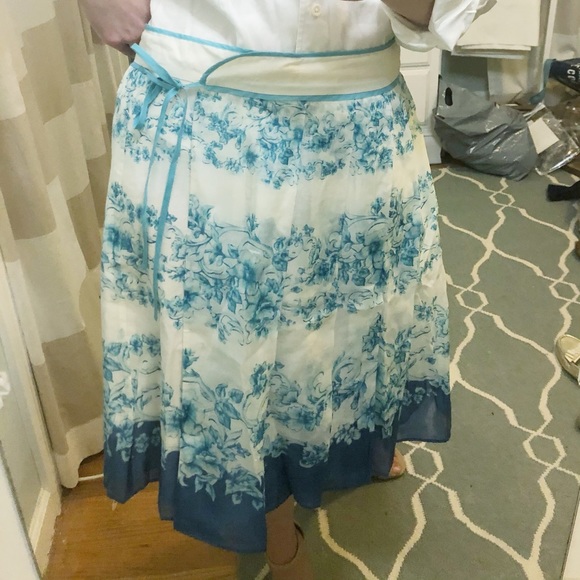 Tommy Bahama Silk Skirt - Picture 5 of 17